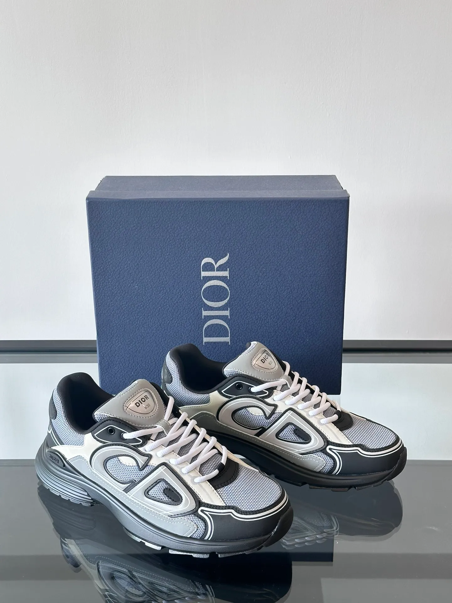 Men's Men's Shoes 💰p440 "Dio*" Dior B30 series sports shoes, multi-color mesh fabric and multi-color technical fabrics, this season's new B30 low-top sports shoes are one of the flagship styles of the series. Crafted from multicolor mesh and technical fabrics, it's finished with a reflective "CD30" graphic and silver-toned "DIOR B30" and "CD30" logos on the heel and tongue. An extra-light, sculpted rubber sole with signature accents adds style, while internal stretch details create ideal comfort. It can be matched with various casual styles to show a fashionable and modern sports style. Size: 38-44 (45-46 customized)